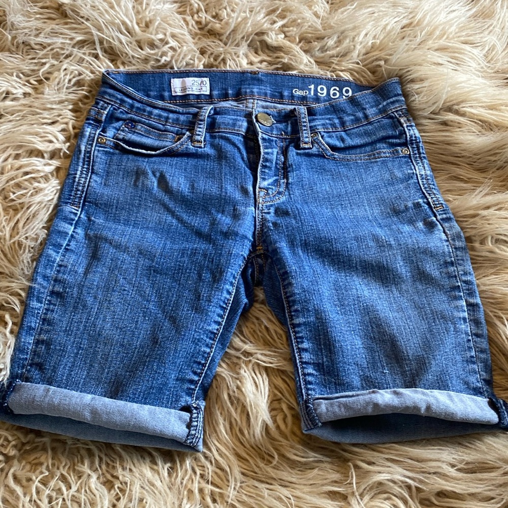Gap jean shorts size 25/0